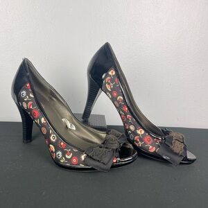 00s Floral Pumps